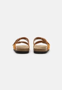 Pier One Leather Unisex - Slippers - Cognac -Pier One 0dd1a76e538742df9b858a41c2314d11 scaled