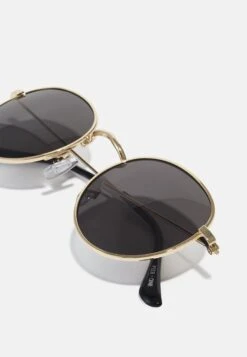 Pier One Unisex - Sunglasses - Black/Gold -Pier One 126e9360ab5948a49821b42d80d15fbc scaled