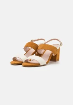 Pier One Leather- Sandals - White/Cognac -Pier One 1342743762264bc58174535dd46482c5 scaled