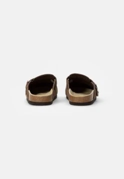Pier One Leather Unisex - Slippers - Brown -Pier One 18a09b6c3e71439784e427988b058842 scaled