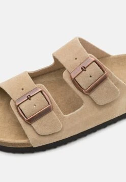Pier One Leather Unisex - Slippers - Beige 11 Pier One Leather Unisex - Slippers - Beige -Pier One 1ac33122e3c841b6b5f9c0afc4c244b0 scaled