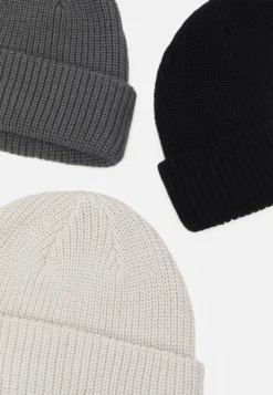 Pier One Unisex 3 Pack - Beanie - Black/Dark Grey/Off-White/ -Pier One 227c946f16e945278f07dcddf0a935a2 scaled