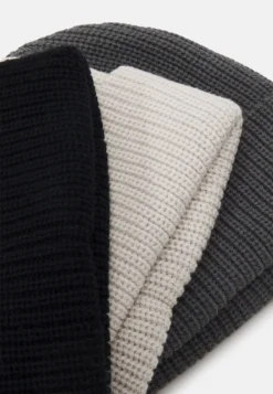 Pier One Unisex 3 Pack - Beanie - Black/Dark Grey/Off-White/ -Pier One 2a1daa058c674c9dbb0074799d429f4b scaled