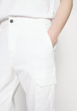 Pier One Cuffed Skinny Trouser- Cargo Trousers - White -Pier One 3210064fb06746c49b8f6da54ce68393 scaled