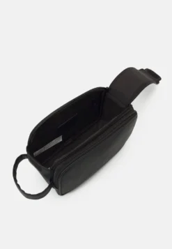 Pier One Unisex - Wash Bag - Black 7 Pier One Unisex - Wash Bag - Black -Pier One 3597b0ba18764e739afce6b352860d65 scaled