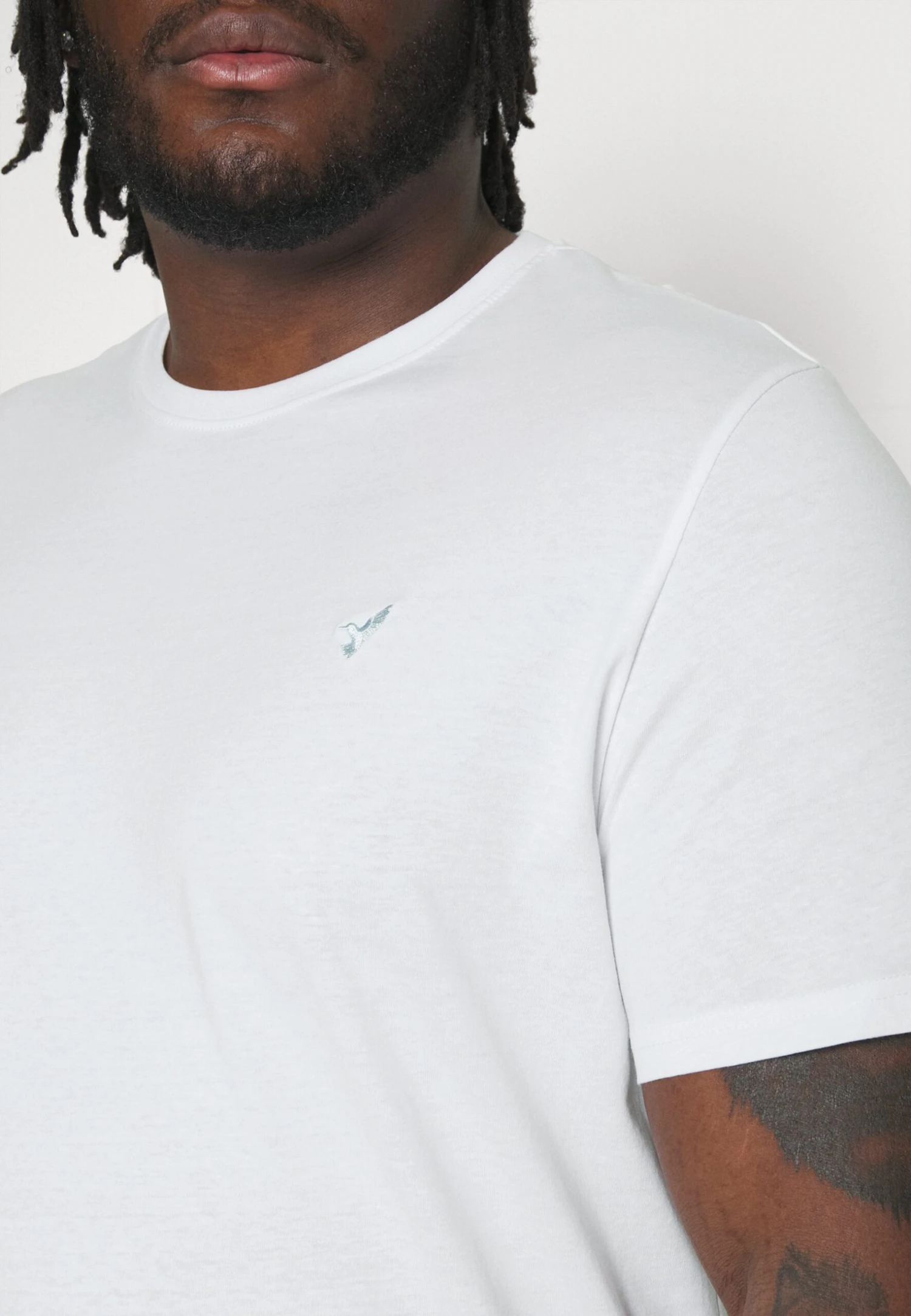 Pier One 5 Pack - Basic T-Shirt - White/Mottled Dark Grey/Bordeaux 8 Pier One 5 Pack - Basic T-Shirt - White/Mottled Dark Grey/Bordeaux - Image 8