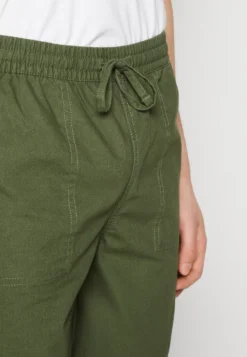 Pier One Shorts - Olive -Pier One 4f3c274a5ad9466aa737076aaaf901a6 scaled