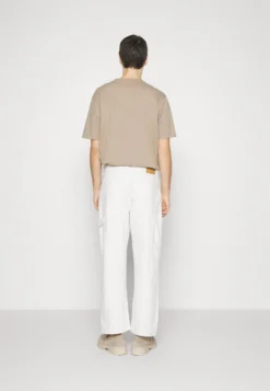 Pier One Carpenter Colored Twill- Straight Leg Jeans - Off-White -Pier One 4fab3a7ad84e43dfa273cbbbc4f63ebc scaled