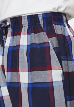 Pier One 2 Pack - Pyjama Bottoms - 503 - Dark Blue_302 - Red 11 Pier One 2 Pack - Pyjama Bottoms - 503 - Dark Blue_302 - Red -Pier One 546da8875dc74061b47afe0d749ab0be scaled