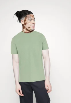 Pier One 7 Pack - Basic T-Shirt - White/Yellow/Lilac -Pier One 56c30a29de7145ecb570519538b9bcc3 scaled