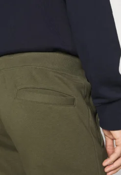 Pier One 2 Pack - Shorts - Black/Olive -Pier One 5745bbadef474bd7a879a20b1b19f411 scaled