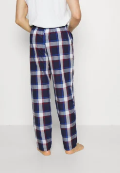 Pier One 2 Pack - Pyjama Bottoms - 503 - Dark Blue_302 - Red 9 Pier One 2 Pack - Pyjama Bottoms - 503 - Dark Blue_302 - Red -Pier One 61f2048aa9de4452822bf981b723ea2e scaled