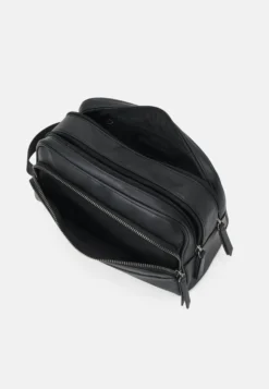 Pier One Wash Bag - Black -Pier One 72c61a3eb0464acab4cb9e5cbe61c284 scaled