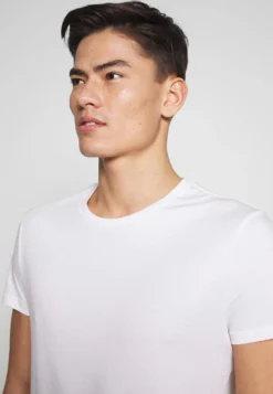 Pier One 5 Pack - Basic T-Shirt - Olive/ White/ Navy /Yellow /Black -Pier One 77c2d2519090484184f315586af02578 scaled