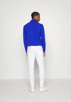 Pier One Tracksuit Bottoms - White 7 Pier One Tracksuit Bottoms - White -Pier One 8331affdd7f0488692bf512a43af10d8 scaled