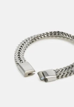 Pier One Bracelet - Silver-Coloured -Pier One 8ade362317344761972d7f92dfca3311 scaled