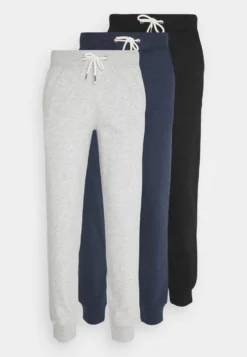 Pier One 3 Pack - Tracksuit Bottoms - Mottled Light Grey/Mottled Dark Blue/Black -Pier One 8c3338d4b3e5412990c15e9a08401e37 scaled