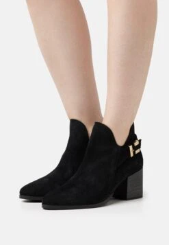 Pier One Leather - Classic Ankle Boots - Black