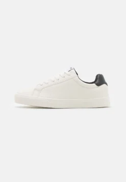 Pier One Trainers - White