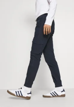 Pier One Cargo Trousers - Dark Blue -Pier One cc0e7fdc53424e03a261468bcb3d65ec scaled