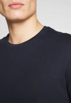 Pier One 2 Pack - Basic T-Shirt - White/Dark Blue -Pier One de6827f8d2cf4a2c856d09a9d7f8109d scaled