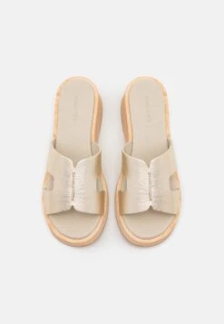 Pier One Leather - Clogs - Gold 11 Pier One Leather - Clogs - Gold -Pier One e006cf8265204564bac3d48b81a35547 scaled