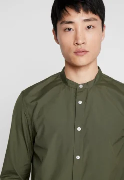 Pier One 2 Pack - Shirt - Oliv/Black -Pier One e61d982891db443cb20fcf452cc69907 scaled