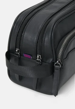 Pier One Wash Bag - Black -Pier One f533c08f73014507a19f0f1471b18552 scaled